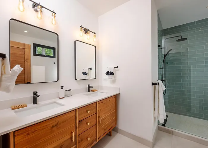 Modern New In Playa Close To Villa Potrero (Guanacaste)