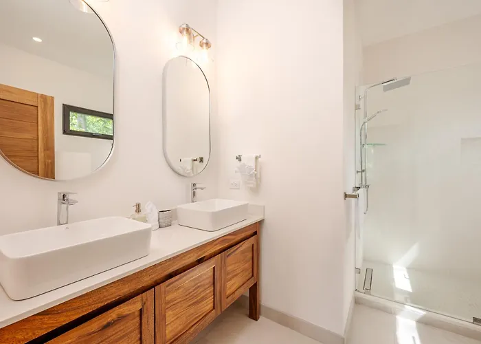 Modern New In Playa Close To Villa Potrero (Guanacaste)