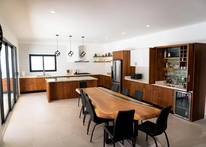 Modern New In Playa Close To Villa Potrero (Guanacaste)